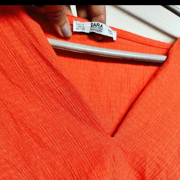 ZARA crop top size S and orange colour - Picture 3 of 3
